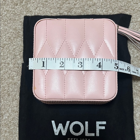 WOLF Small Travel Jewelry Zi Case Blush Quilted - Picture 2 of 8